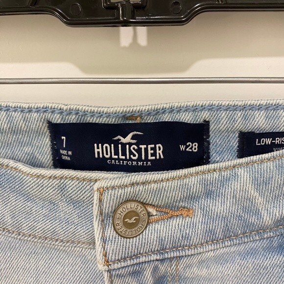 Hollister Vintage Stretch Low Rise Short - Short. Light Blue Wash. Size 7. Cute - Picture 4 of 11